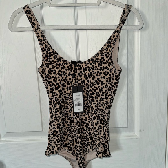 Leopard/cheetah print bodysuit from Dynamite - Picture 9 of 12